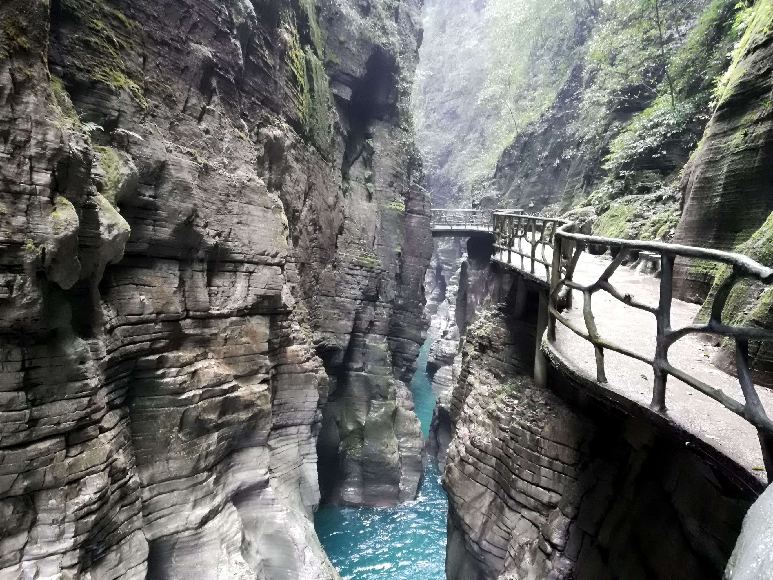 {易七現金網}(恩施大峡谷在哪)