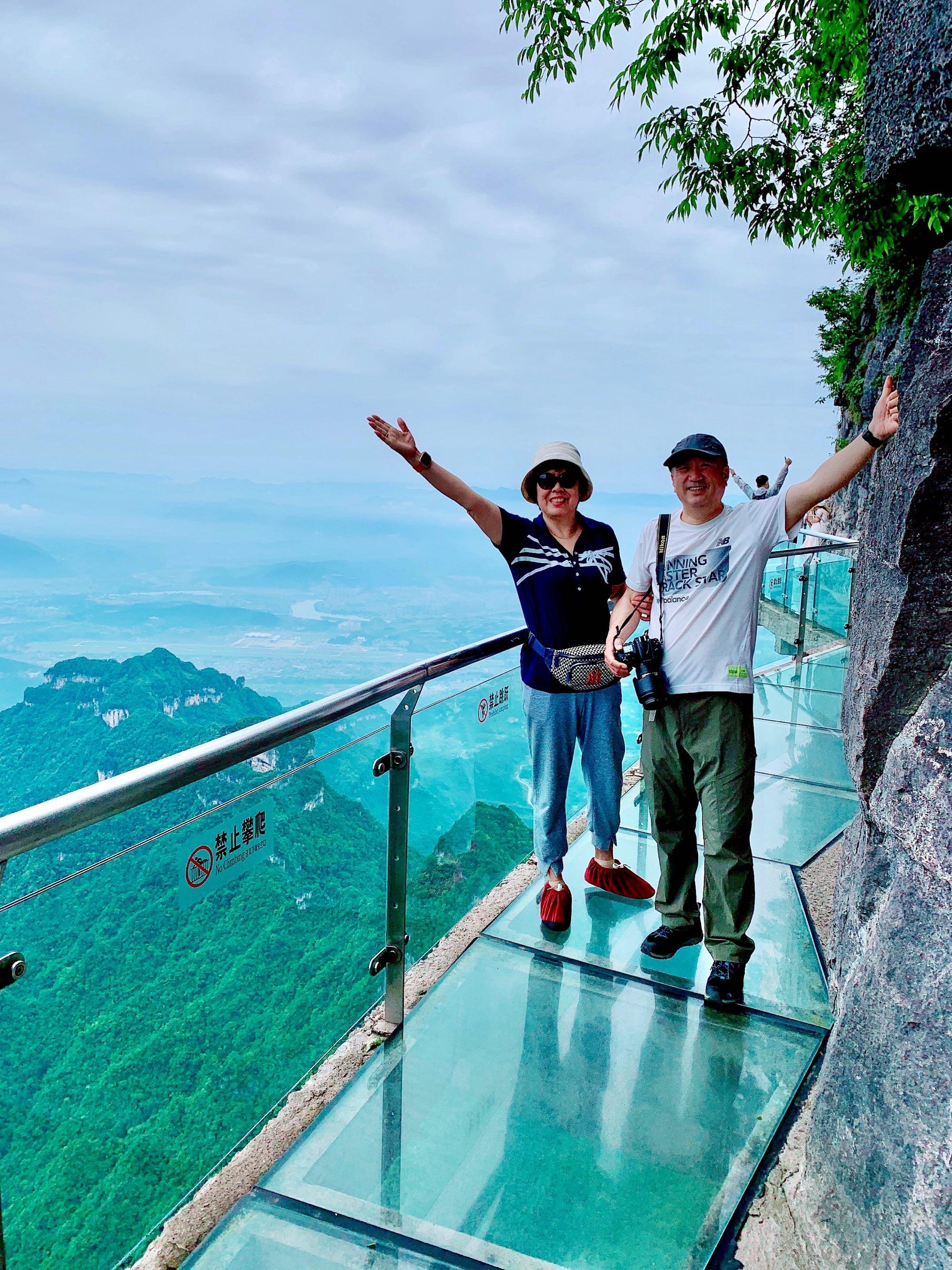 {易七現金網}(张家界玻璃栈道在哪个景区里有)